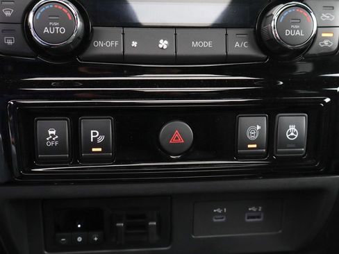 Used 2021 Nissan Titan PRO-4X w/ Pro-4x Convenience Package image 38