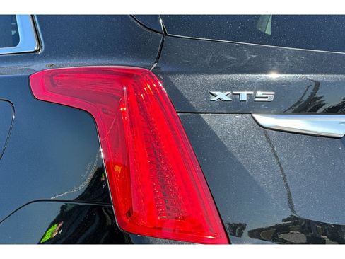 Used 2017 Cadillac XT5 Premium Luxury FWD image 35