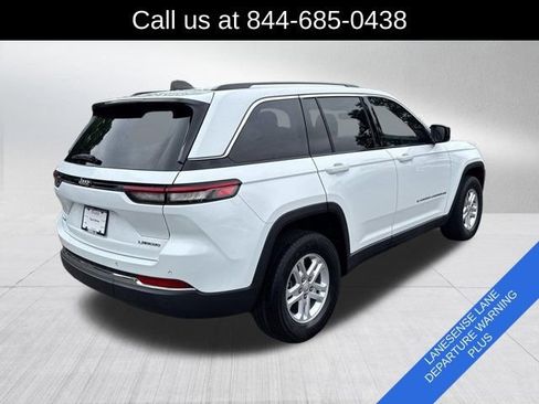 Certified 2023 Jeep Grand Cherokee Laredo AWD/4WD image 5