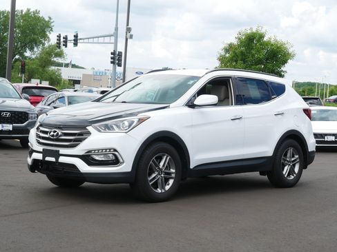 Used 2017 Hyundai Santa Fe Sport FWD image 2