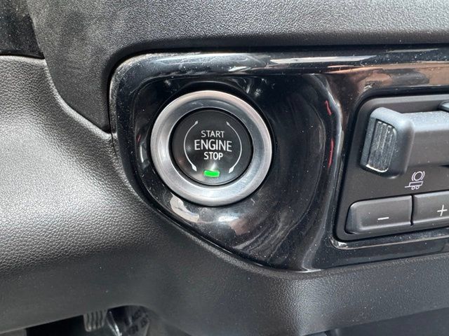 Certified 2023 Chevrolet Silverado 1500 High Country AWD/4WD image 19