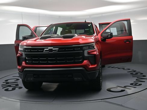 Used 2025 Chevrolet Silverado 1500 LT Trail Boss w/ Dark Appearance Package AWD/4WD image 22