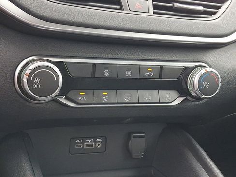 Used 2022 Nissan Altima 2.5 SV image 17