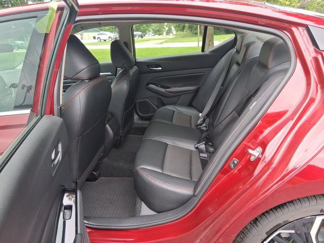 Used 2024 Nissan Altima 2.5 SR FWD image 17