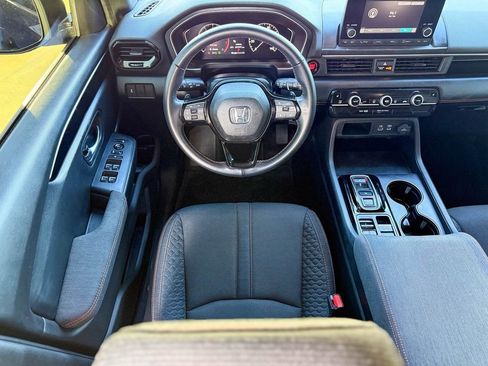 Used 2025 Honda Pilot Sport image 12