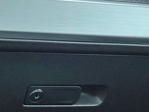 Certified 2025 Mercedes-Benz GLB 250 4MATIC image 24