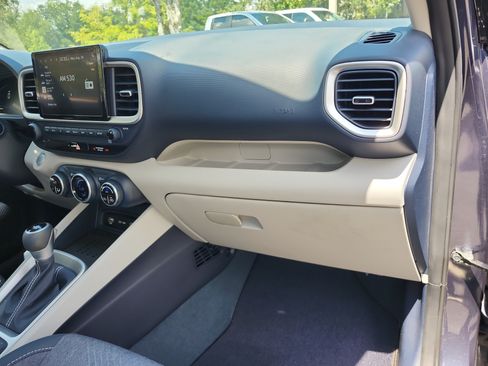 Certified 2024 Hyundai Venue Limited FWD image 22