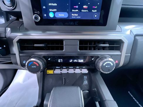 Used 2025 Toyota Tacoma SR5 AWD/4WD image 27