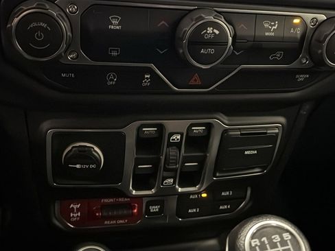 Used 2018 Jeep Wrangler Unlimited Rubicon image 19