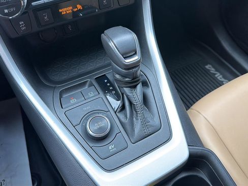 Used 2021 Toyota RAV4 XLE Premium AWD/4WD image 27