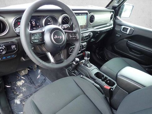 Used 2023 Jeep Wrangler Unlimited w/ Cold Weather Group AWD/4WD image 10