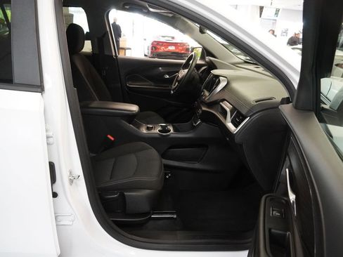 Used 2024 GMC Terrain SLE FWD image 11
