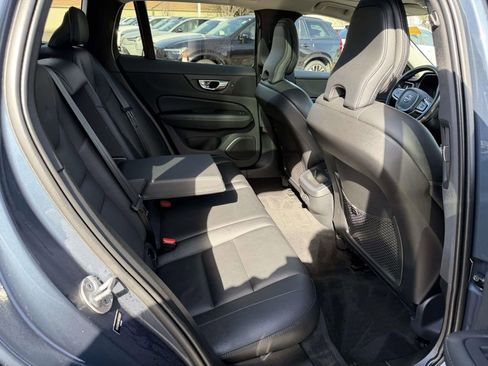 Used 2022 Volvo V60 T5 Cross Country image 13