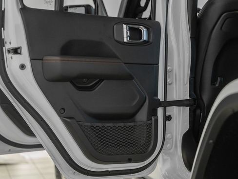 New 2025 Jeep Wrangler Unlimited Rubicon w/ Steel Bumper Group image 36