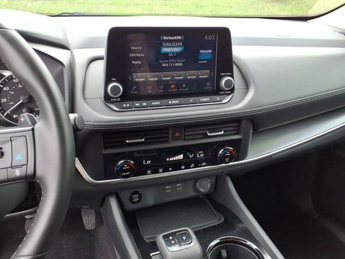 Used 2025 Nissan Rogue SV AWD/4WD image 10