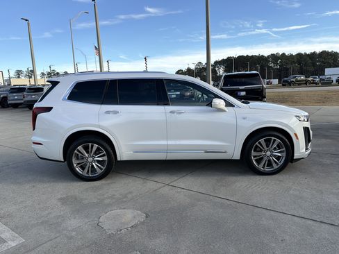 Certified 2022 Cadillac XT6 Premium Luxury w/ LPO, Floor Liner Package image 5