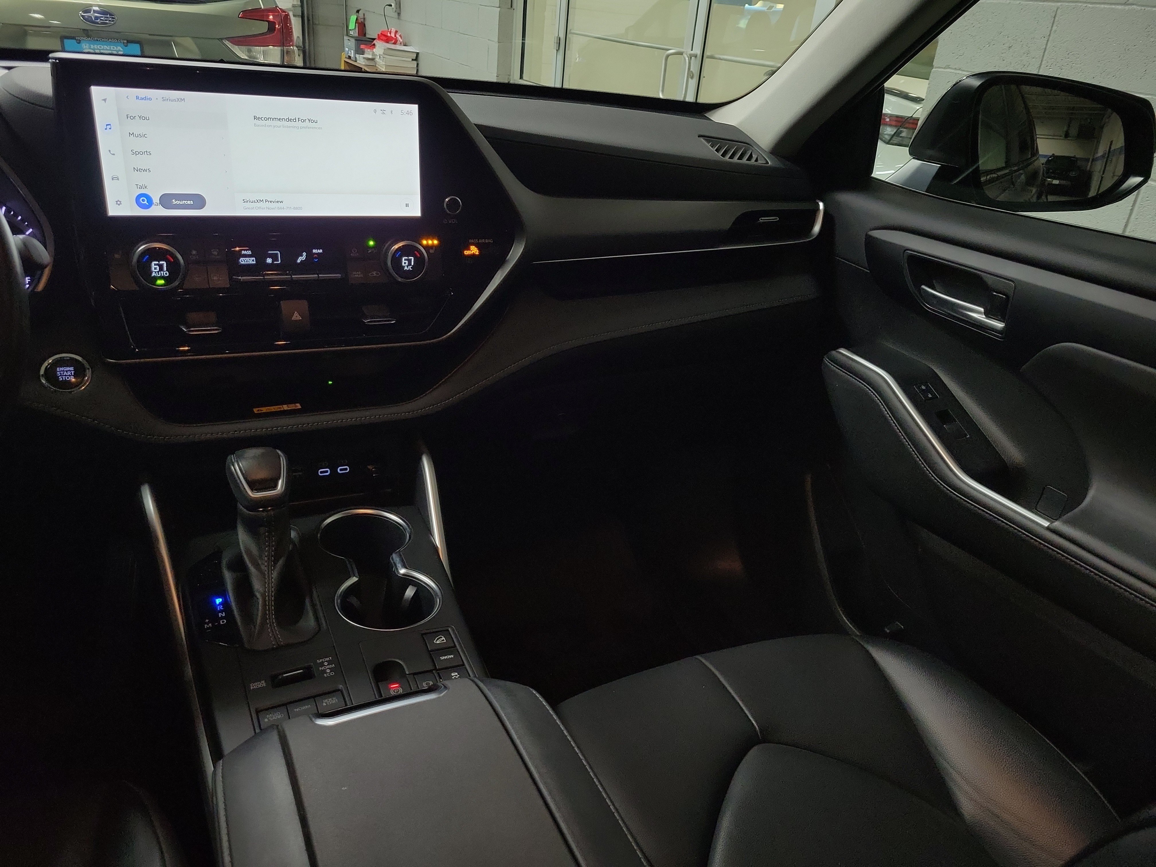 Used 2023 Toyota Highlander XLE AWD/4WD image 15