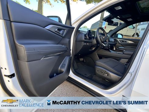 New 2026 Chevrolet Traverse LT w/ Sun and Wheel Package image 17