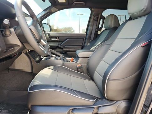 Used 2025 Toyota Tacoma TRD Sport image 18