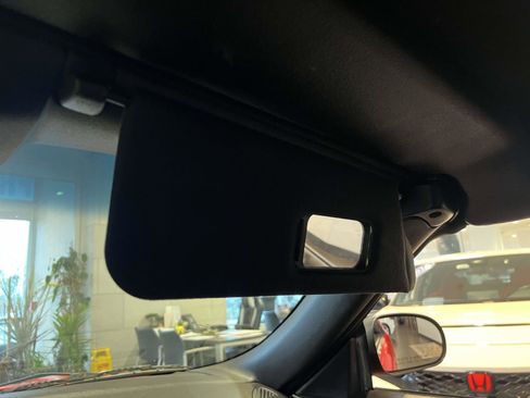 Used 2004 Ford Thunderbird image 28