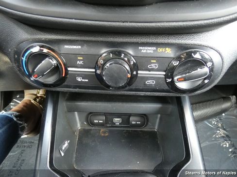 Used 2020 Kia Soul LX FWD image 29