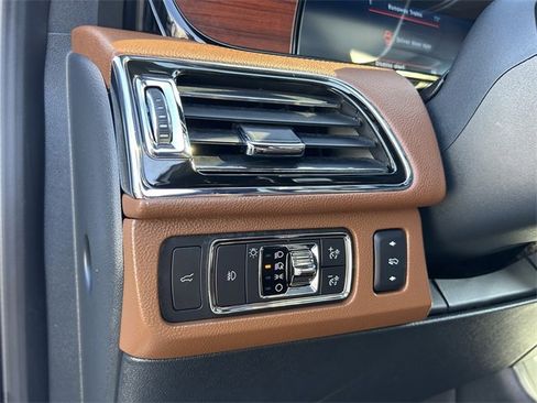 Used 2022 Lincoln Navigator Reserve image 22