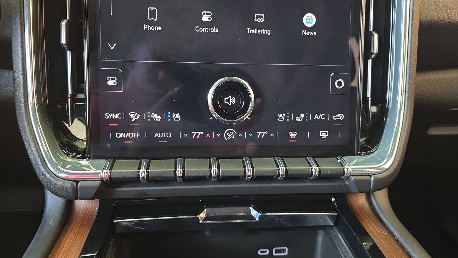 Used 2025 GMC Yukon Denali AWD/4WD image 24
