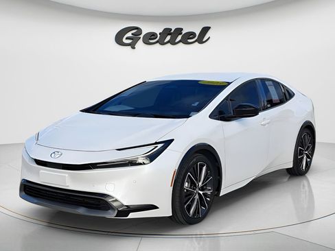 Used 2023 Toyota Prius XLE image 1