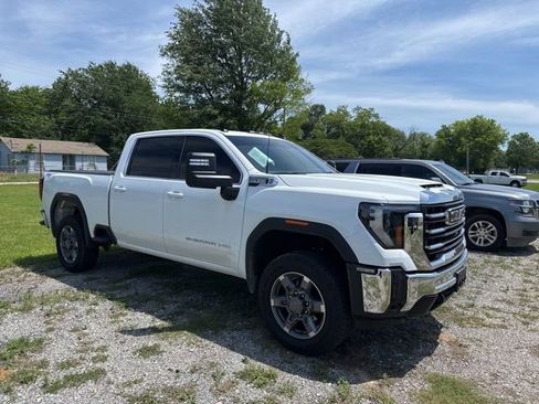 Used 2025 GMC Sierra 2500 SLE w/ SLE Value Package; AWD/4WD image 3