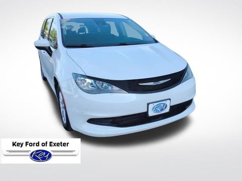 Used 2023 Chrysler Voyager LX FWD image 3