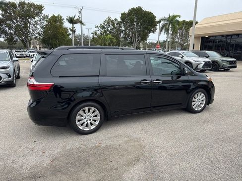 Used 2016 Toyota Sienna Limited Premium image 4