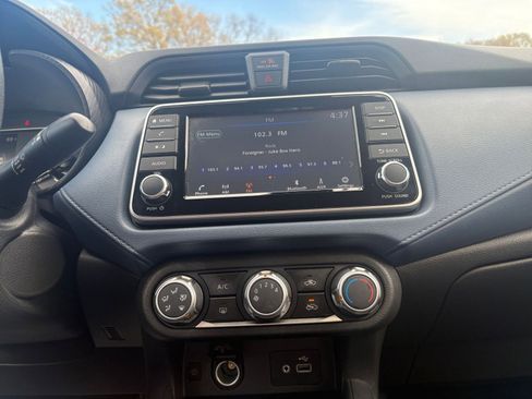 Used 2025 Nissan Versa SV FWD image 17