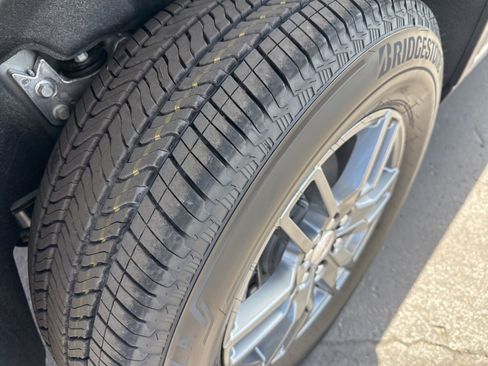 New 2026 GMC Acadia Elevation image 6