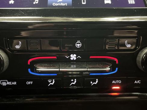 Used 2024 Jeep Grand Cherokee L Altitude image 8