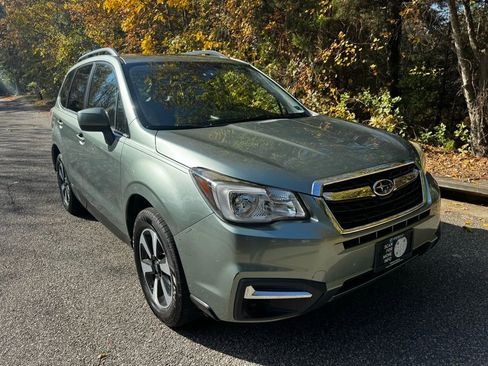 Used 2017 Subaru Forester 2.5i Premium w/ All-Weather Package image 4