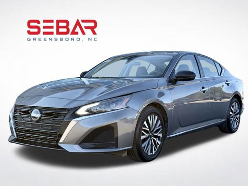 Used 2024 Nissan Altima 2.5 SV FWD image 10