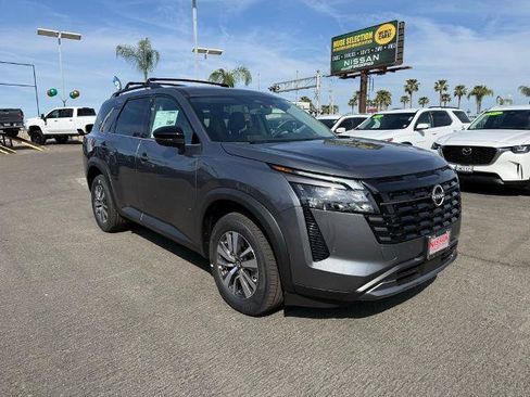 New 2026 Nissan Pathfinder SL image 1