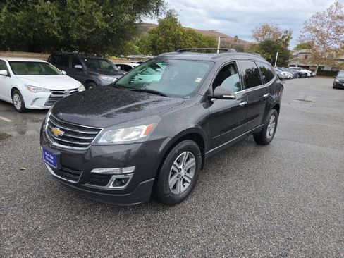 Used 2016 Chevrolet Traverse LT FWD image 1