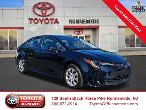 Certified 2025 Toyota Corolla LE FWD image 1