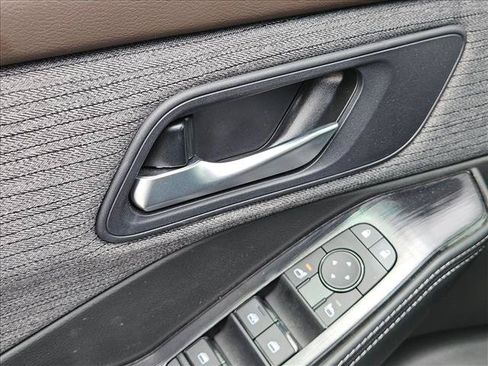 Used 2023 Nissan Rogue SV FWD image 12