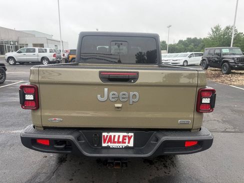 Used 2020 Jeep Gladiator Overland AWD/4WD image 5