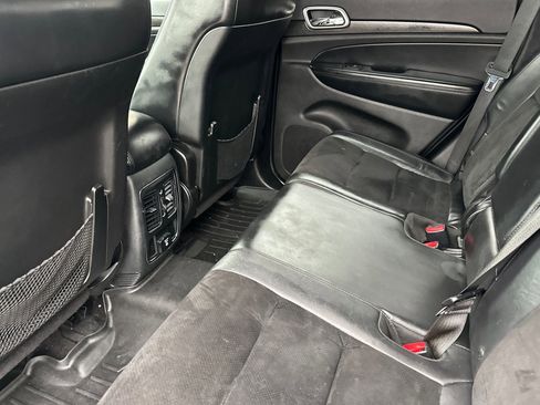 Used 2018 Jeep Grand Cherokee Altitude image 12