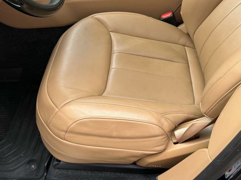 Used 2023 Land Rover Range Rover Long Wheelbase SE image 2