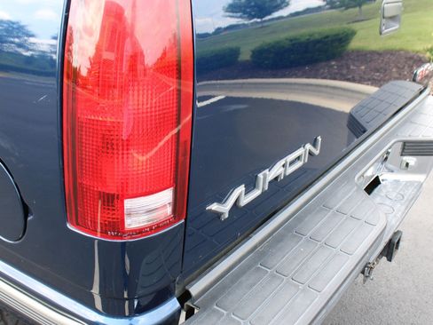 Used 1997 GMC Yukon 4WD 2-Door w/ Marketing Opt Pkg 2 image 12