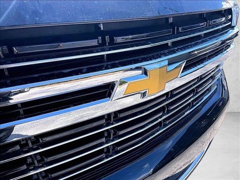 Used 2022 Chevrolet Suburban LT RWD image 30