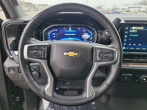 Used 2025 Chevrolet Silverado 1500 LT image 21