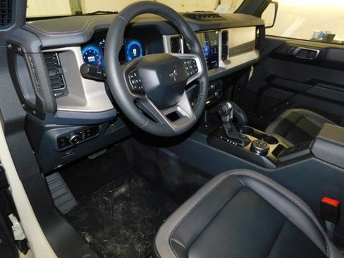 New 2025 Ford Bronco Outer Banks w/ Sasquatch Package image 15