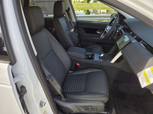 Used 2025 Land Rover Discovery Sport S image 20
