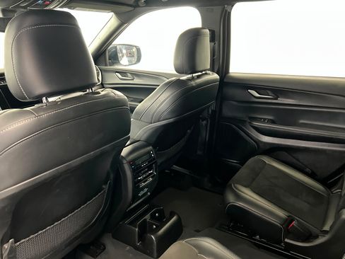 Used 2023 Jeep Grand Cherokee L Laredo AWD/4WD image 20