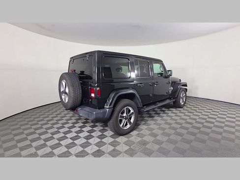 Used 2019 Jeep Wrangler Unlimited Sahara AWD/4WD image 39